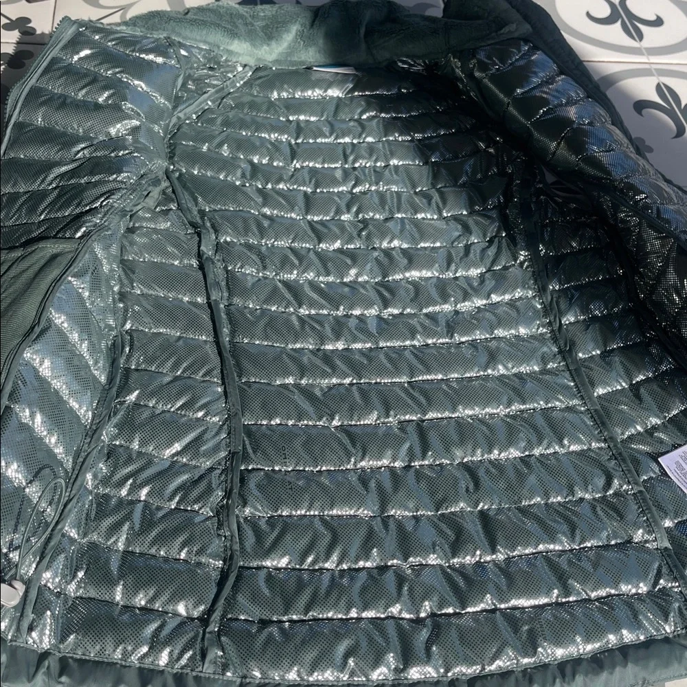 Columbia Omni Shield Sage Green Vest size xs - Picture 9 of 10